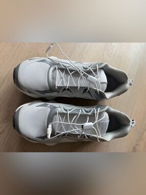 Merrell White and Gray women’s speedarc matis hiking shoes